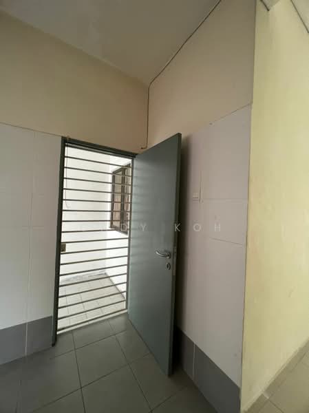 Rumah Teres 2 Tingkat untuk Dijual di Lakeside Residences (Puchong) - Cady Koh - Entrance - PropertyGuru.com.my