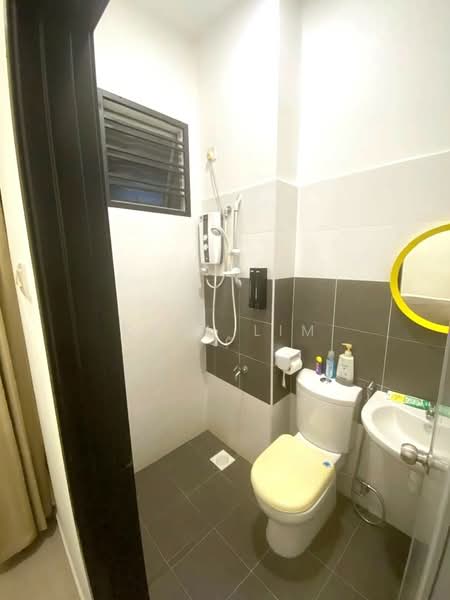 Rumah Teres 2 Tingkat untuk Dijual di Taman Dato' Chellam (Ulu Tiram) - Karl Lim - Bathroom - PropertyGuru.com.my