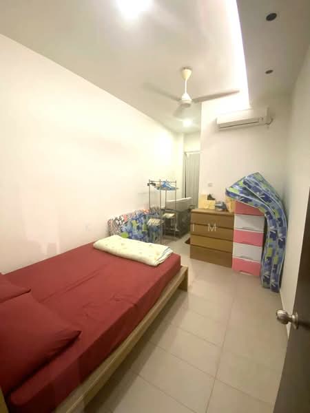 Rumah Teres 2 Tingkat untuk Dijual di Taman Dato' Chellam (Ulu Tiram) - Karl Lim - Bedroom - PropertyGuru.com.my