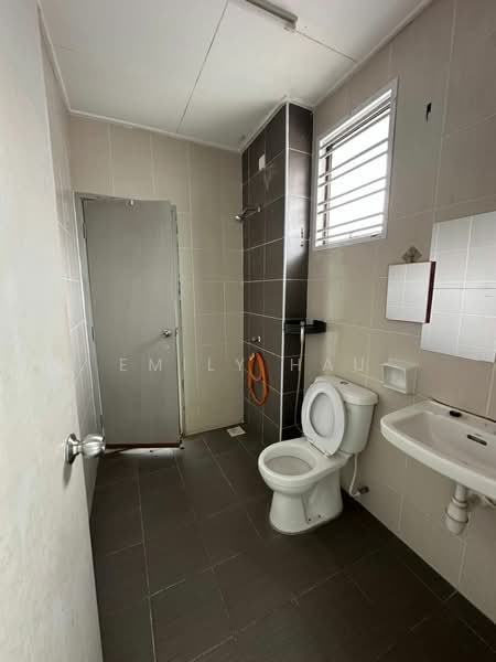 2-storey Terraced House for Sale in Bandar Tiram (Ulu Tiram) - Emily Hau - Bathroom - PropertyGuru.com.my