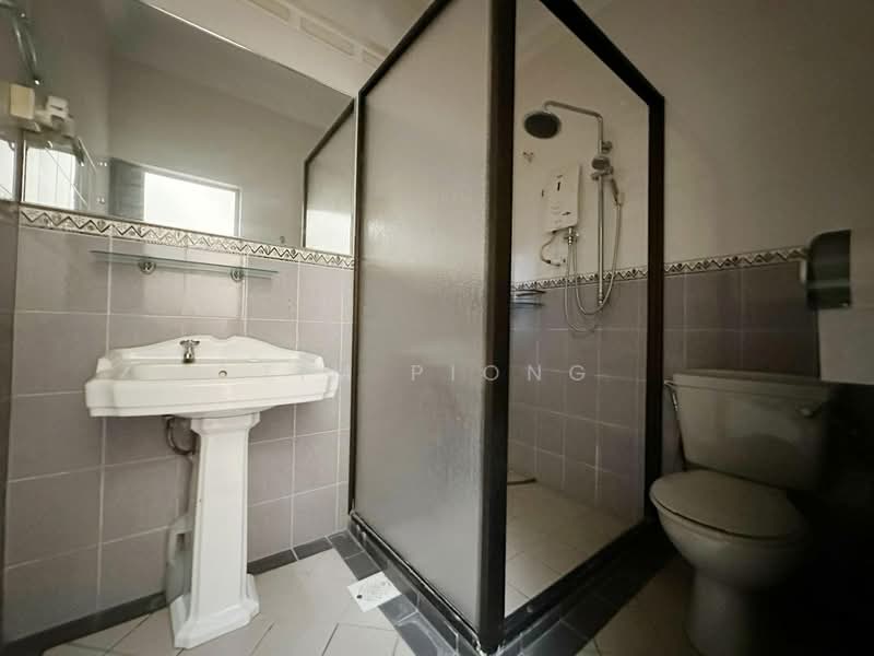 Semi-Detached House for Sale in Taman Ayer Keroh Height (Bukit Katil) - Tim Piong - Bathroom - PropertyGuru.com.my