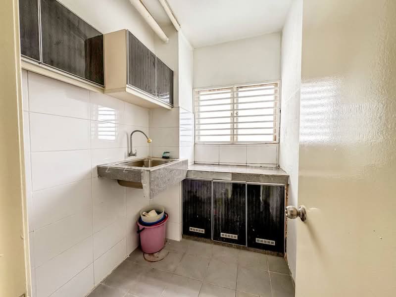 Servis Apartment untuk Dijual di Suri Puteri - Izzat Zamros - Kitchen - PropertyGuru.com.my