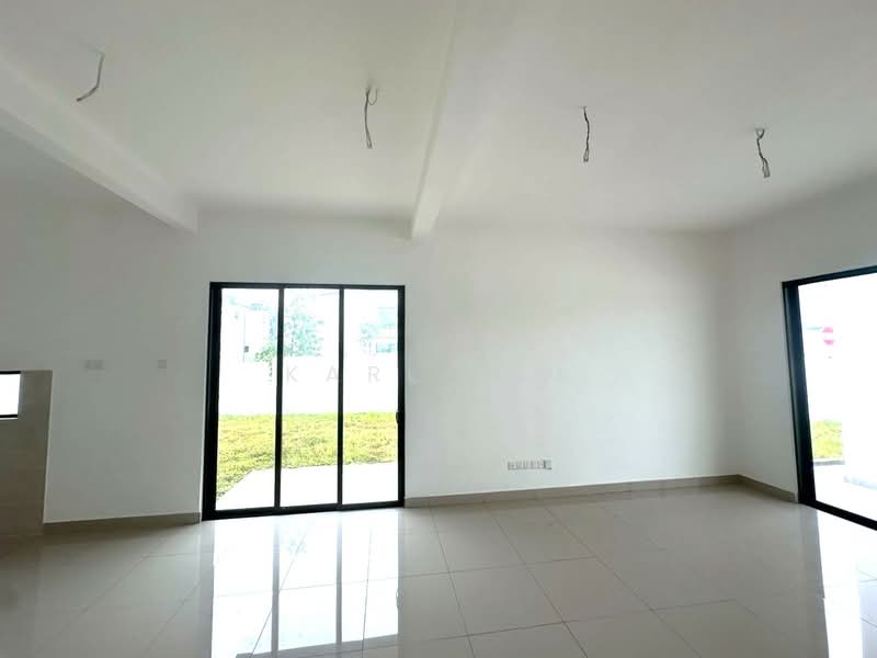 Rumah Teres 2 Tingkat untuk Dijual di Taman Adda Heights (Tebrau) - Karl Lim - Living Room - PropertyGuru.com.my