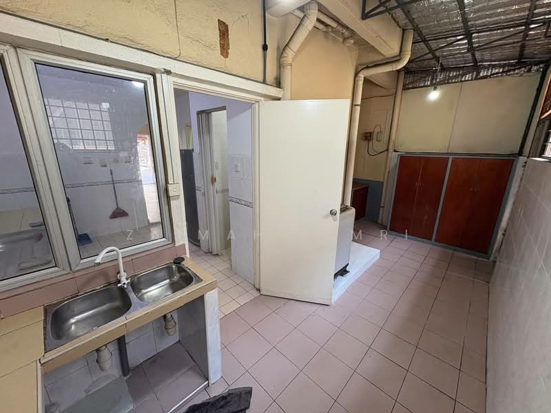 2-storey Terraced House for Rent in TTDI Jaya (Shah Alam) - Zaimah Zamri - Kitchen - PropertyGuru.com.my