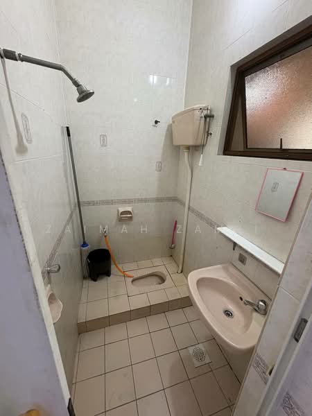 2-storey Terraced House for Rent in TTDI Jaya (Shah Alam) - Zaimah Zamri - Bathroom - PropertyGuru.com.my