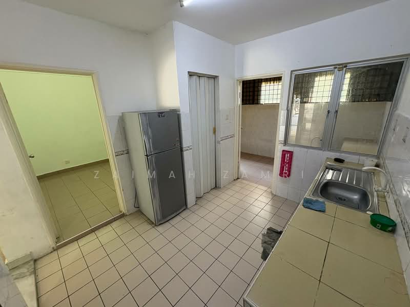 2-storey Terraced House for Rent in TTDI Jaya (Shah Alam) - Zaimah Zamri - Kitchen - PropertyGuru.com.my