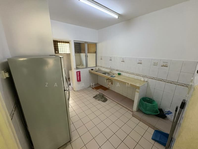 2-storey Terraced House for Rent in TTDI Jaya (Shah Alam) - Zaimah Zamri - Kitchen - PropertyGuru.com.my
