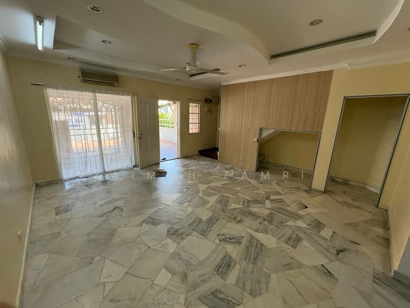 2-storey Terraced House for Rent in TTDI Jaya (Shah Alam) - Zaimah Zamri - Living Room - PropertyGuru.com.my