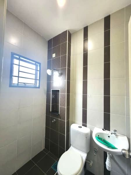 2-storey Terraced House for Sale in Taman Seri Austin (Tebrau) - Karl Lim - Bathroom - PropertyGuru.com.my