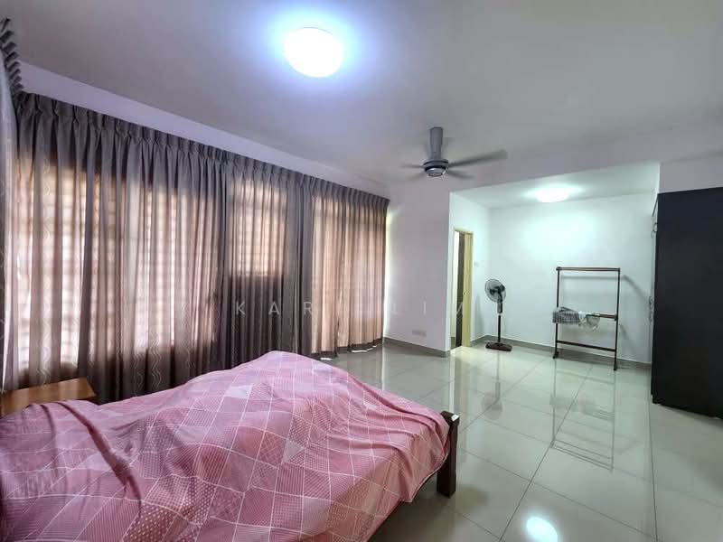 2-storey Terraced House for Sale in Taman Seri Austin (Tebrau) - Karl Lim - Bedroom - PropertyGuru.com.my