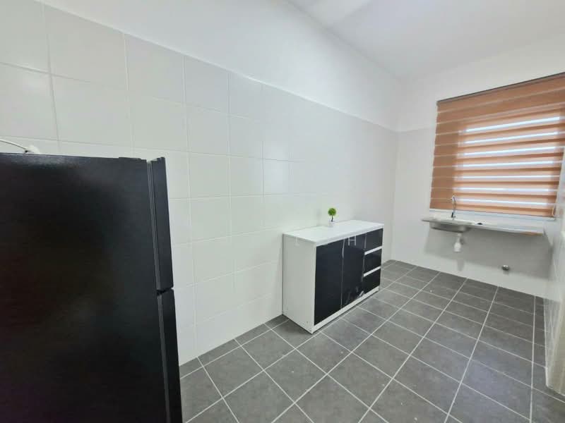 Service Residence for Sale at Residensi Taman Pelangi Indah - Max Loh - Kitchen - PropertyGuru.com.my