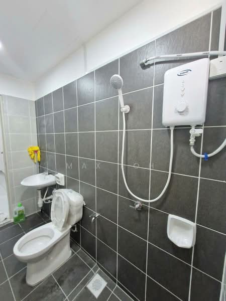 Service Residence for Sale at Residensi Taman Pelangi Indah - Max Loh - Bathroom - PropertyGuru.com.my