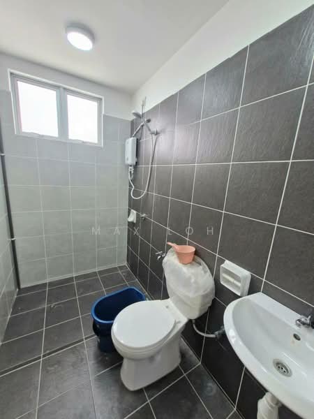 Service Residence for Sale at Residensi Taman Pelangi Indah - Max Loh - Bathroom - PropertyGuru.com.my