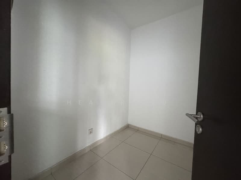 Pangsapuri untuk Dijual di Molek Pine 4 - Healer Lau - PropertyGuru.com.my