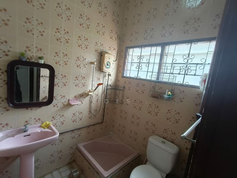Rumah Teres 1 Tingkat untuk Dijual di Petaling Jaya (Selangor) - Loges . - Bathroom - PropertyGuru.com.my