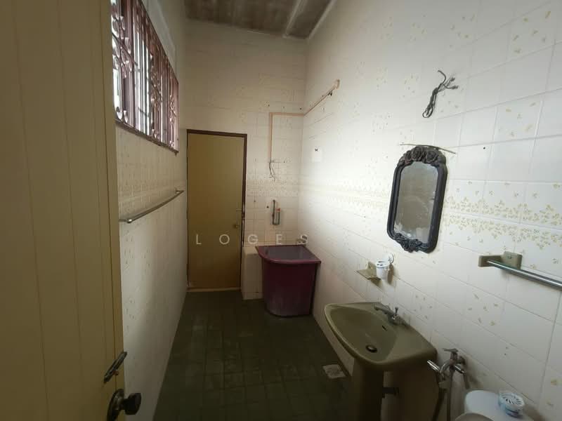 Rumah Teres 1 Tingkat untuk Dijual di Petaling Jaya (Selangor) - Loges . - Bathroom - PropertyGuru.com.my