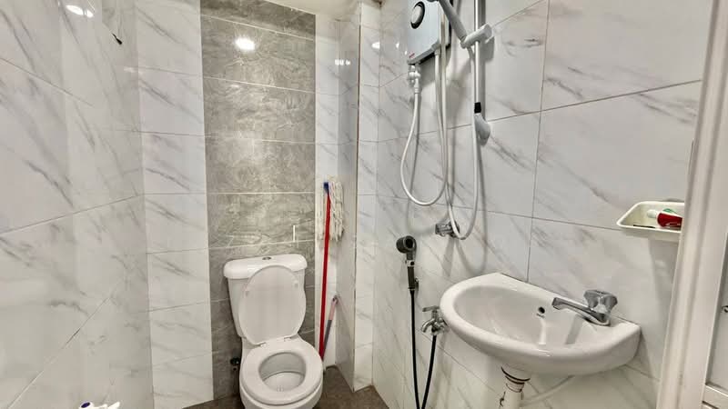 Cluster House for Sale in Seksyen 18 (Shah Alam) - Izzat Zamros - Bathroom - PropertyGuru.com.my