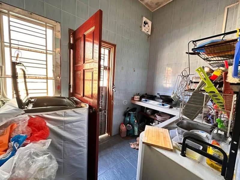 1-storey Terraced House for Sale in Taman Bestari Indah (Ulu Tiram) - Hong . - Kitchen - PropertyGuru.com.my
