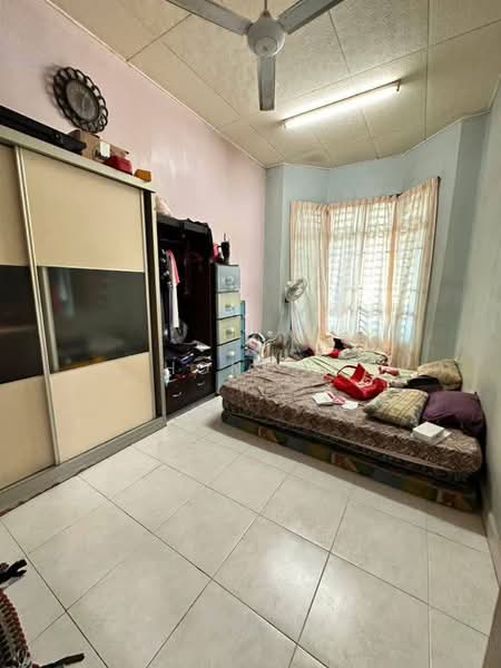 1-storey Terraced House for Sale in Taman Bestari Indah (Ulu Tiram) - Hong . - Bedroom - PropertyGuru.com.my
