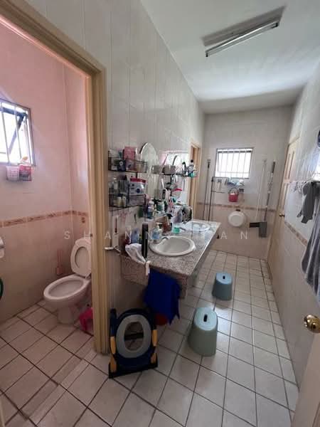 Rumah Berkembar untuk Dijual di Taman Taming Indah (Bandar Sungai Long) - Shanny Tan - Bathroom - PropertyGuru.com.my