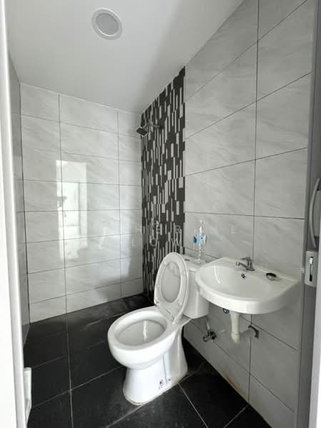 Rumah Berkembar untuk Dijual di Kampung Mahmoodiah (Johor Bahru) - Katherine Low - Bathroom - PropertyGuru.com.my