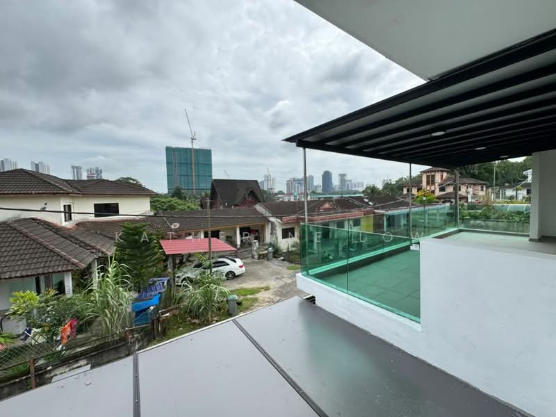 Rumah Berkembar untuk Dijual di Kampung Mahmoodiah (Johor Bahru) - Katherine Low - PropertyGuru.com.my
