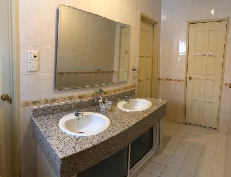 Rumah Berkembar untuk Dijual di Taman Taming Indah (Bandar Sungai Long) - Shanny Tan - Bathroom - PropertyGuru.com.my