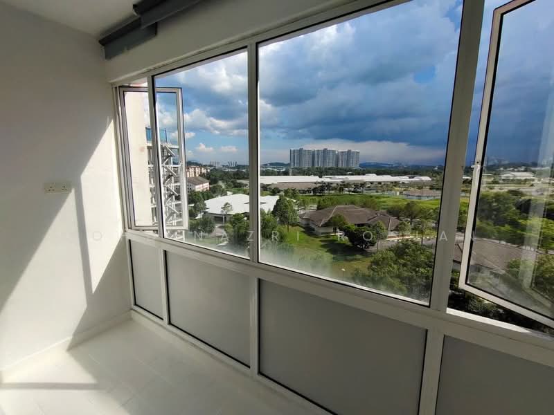 Pangsapuri untuk Dijual di Anggerik Villa 2 Apartment - Mohd Nazri Roslan - Balcony - PropertyGuru.com.my