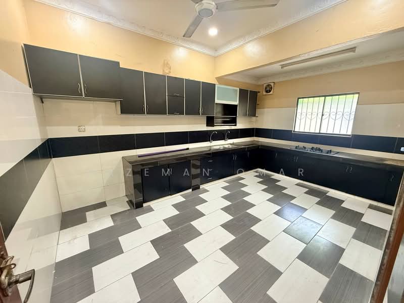1-storey Terraced House for Sale in Klang (Selangor) - Hazeman Omar - Kitchen - PropertyGuru.com.my