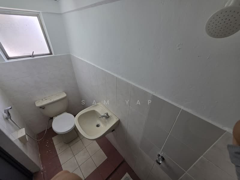 Servis Apartment untuk Disewa di South City (Perdana Selatan) Block A & B - Sam Yap - Bathroom - PropertyGuru.com.my