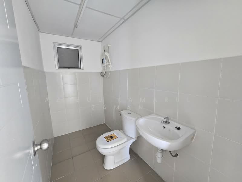 Servis Apartment untuk Dijual di Axis Crown - Azizul Kamarul Zaman - Bathroom - PropertyGuru.com.my