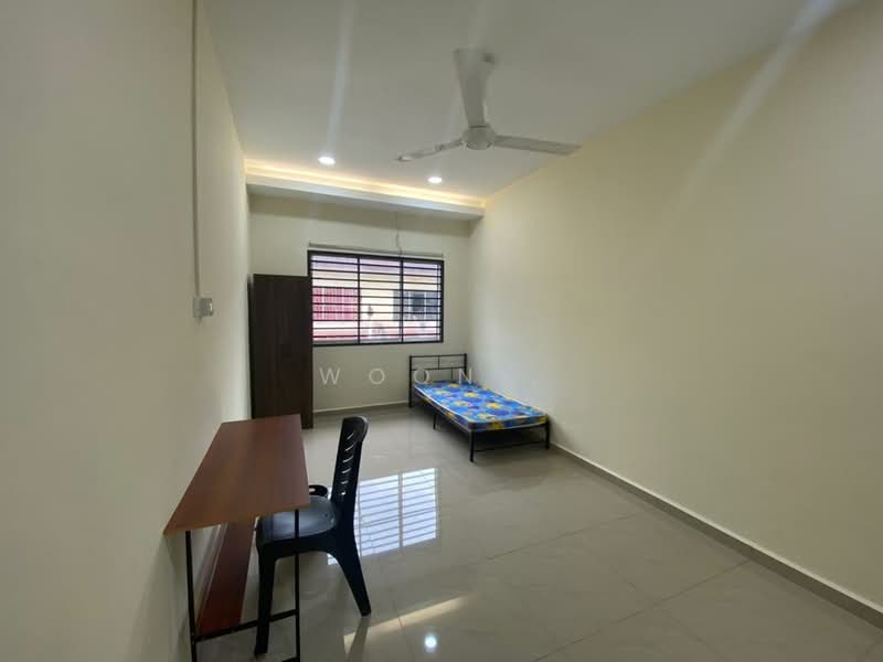 Townhouse for Sale in Taman Bukit Cheng (Cheng) - Woon . - Bedroom - PropertyGuru.com.my