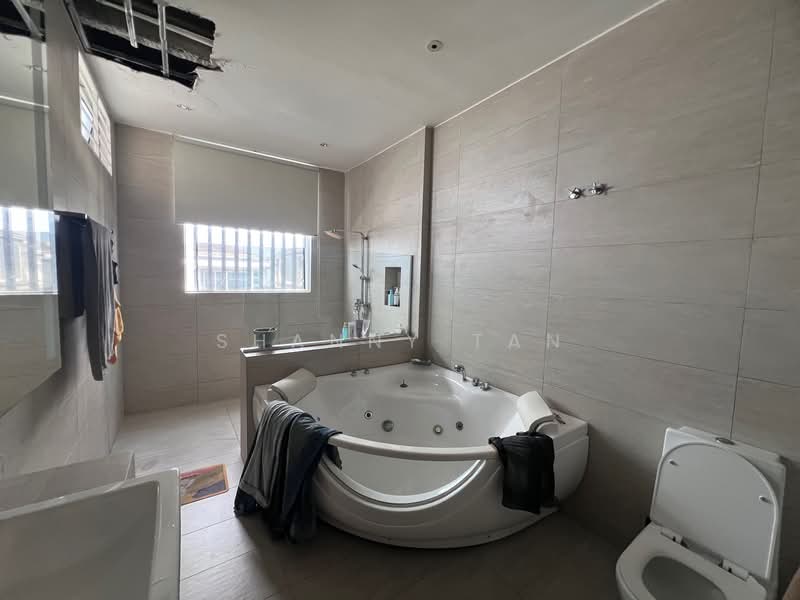 Rumah Berkembar untuk Dijual di Wira Heights (Bandar Sungai Long) - Shanny Tan - Bathroom - PropertyGuru.com.my