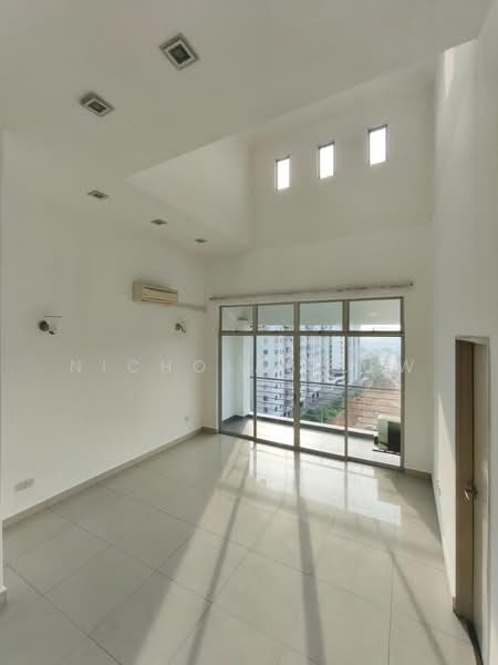 Townhouse for Sale in Seri Kembangan (Selangor) - Nicholas Lew - Balcony - PropertyGuru.com.my