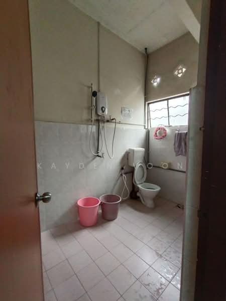 Commercial Bungalow for Rent in Johor Bahru (Johor) - Kayden Voon - Bathroom - PropertyGuru.com.my
