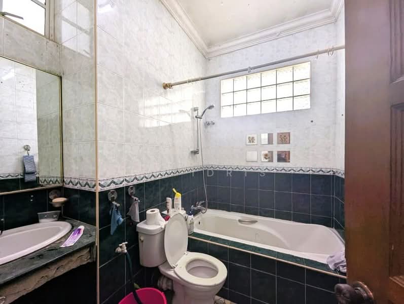 Bungalow for Sale in Seksyen 22 (Petaling Jaya) - Ali Idris - Bathroom - PropertyGuru.com.my