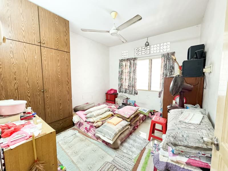 1-storey Terraced House for Sale in Jalan Klang Lama (Old Klang Road) (Kuala Lumpur) - Ali Idris - Bedroom - PropertyGuru.com.my