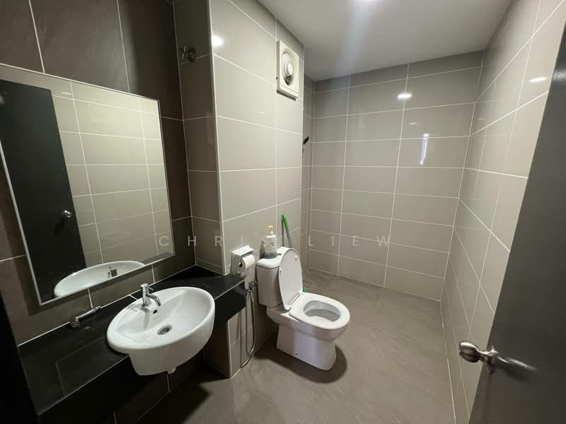 2-storey Terraced House for Sale in Taman Glenmarie (Johor Bahru) - Chris Liew - Bathroom - PropertyGuru.com.my