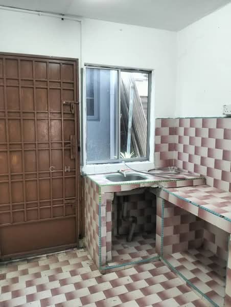 2-storey Terraced House for Sale in Taman Megah Ria (Masai) - Chris Liew - Kitchen - PropertyGuru.com.my