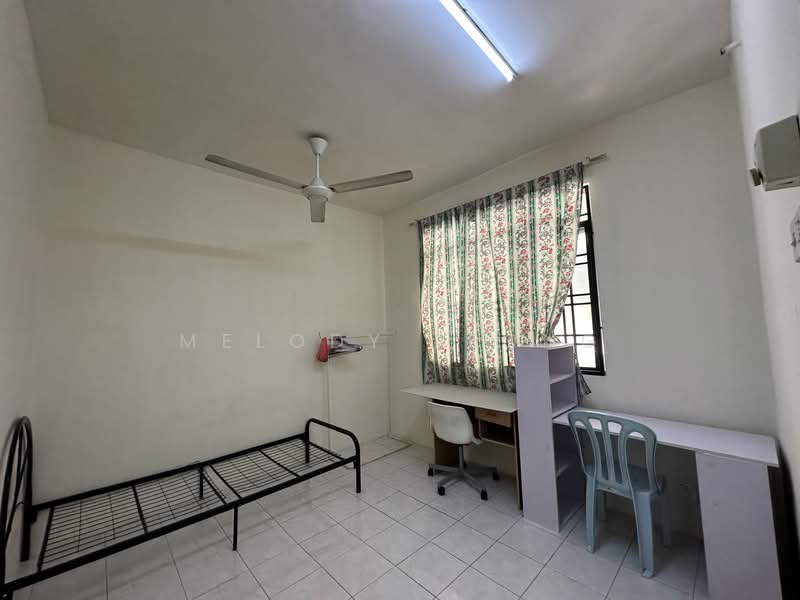 Kondominium untuk Dijual di Platinum Hill PV 5 - Melody Leong - Bedroom - PropertyGuru.com.my