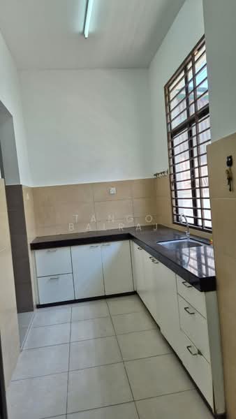 Rumah Teres 2 Tingkat untuk Disewa di 16 Sierra (Puchong) - Tango Balraj - Kitchen - PropertyGuru.com.my