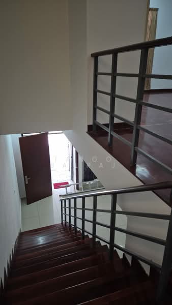 Rumah Teres 2 Tingkat untuk Disewa di 16 Sierra (Puchong) - Tango Balraj - Entrance - PropertyGuru.com.my