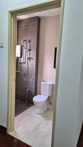 Rumah Teres 2 Tingkat untuk Disewa di 16 Sierra (Puchong) - Tango Balraj - Bathroom - PropertyGuru.com.my