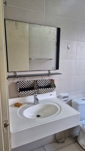 Rumah Teres 2 Tingkat untuk Disewa di 16 Sierra (Puchong) - Tango Balraj - Bathroom - PropertyGuru.com.my