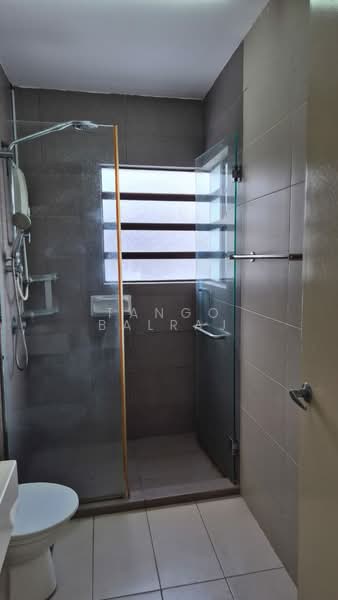 Rumah Teres 2 Tingkat untuk Disewa di 16 Sierra (Puchong) - Tango Balraj - Bathroom - PropertyGuru.com.my