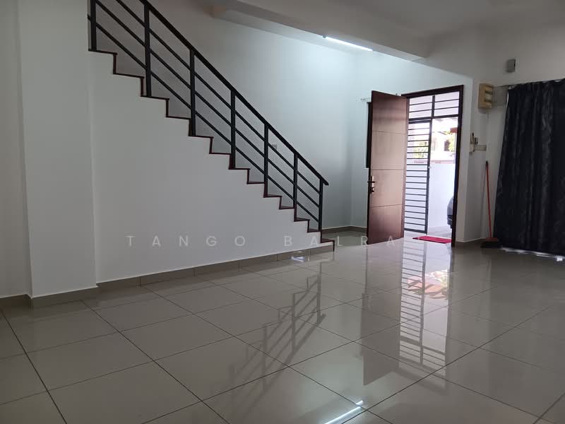 2-storey Terraced House for Rent in 16 Sierra (Puchong) - Tango Balraj - Entrance - PropertyGuru.com.my