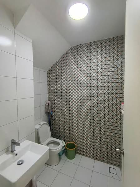 Rumah Teres 2-Tingkat untuk Dijual di Eco Majestic (Semenyih) - CK Law - Bathroom - PropertyGuru.com.my