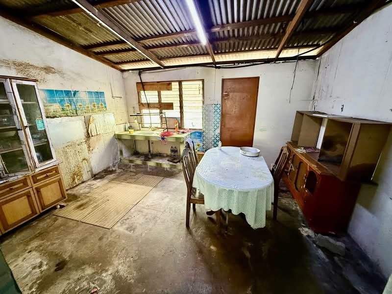 2-storey Terraced House for Sale in Taman Selayang Utama (Selayang) - Ammeer Nadzrai - Kitchen - PropertyGuru.com.my
