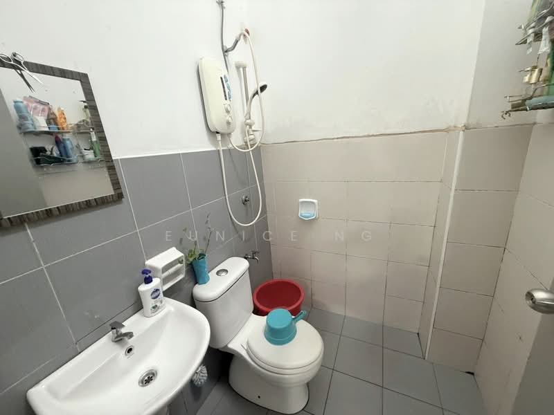 1-storey Terraced House for Sale in Kulai (Johor) - Eunice Ng - Bathroom - PropertyGuru.com.my