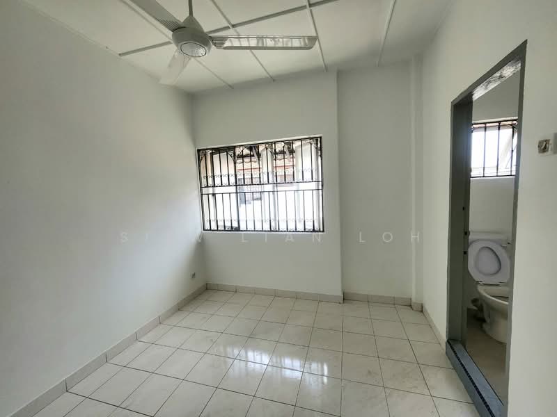 Rumah Teres 2 Tingkat untuk Dijual di SS2 (Petaling Jaya) - Siew Lian Loh - Bathroom - PropertyGuru.com.my